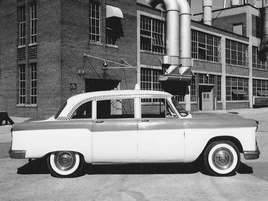  Checker Model A8 Taxi Cab 1956 года  (фото 8 из 10)